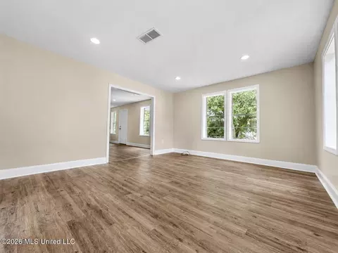 Living - 520 1st St, Magee, MS 39111 photo 3 of 8