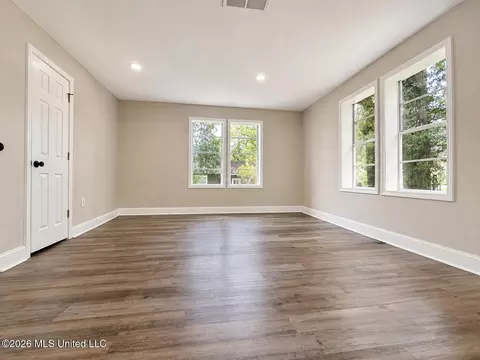 Living - 520 1st St, Magee, MS 39111 photo 6 of 8