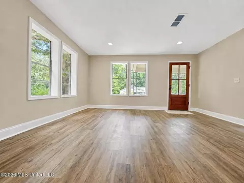 Living - 520 1st St, Magee, MS 39111 photo 1 of 8