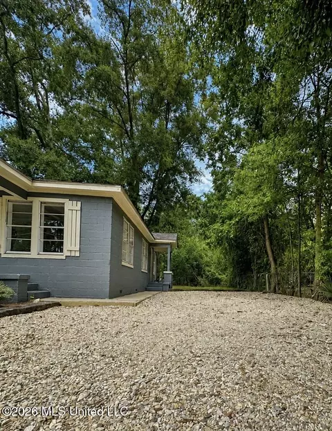 Exterior - 520 1st St, Magee, MS 39111 photo 3 of 5