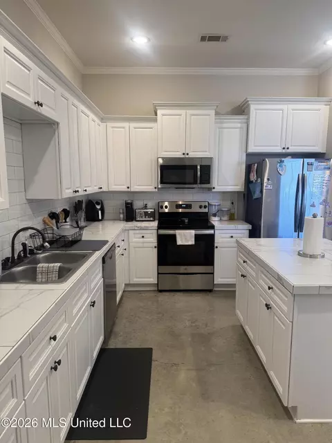 Kitchen - 995 Filmore Dr, Brandon, MS 39042 photo 1 of 2