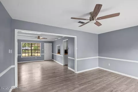 Living - 2853 Pine Circle Dr, Pearl, MS 39208 photo 2 of 3