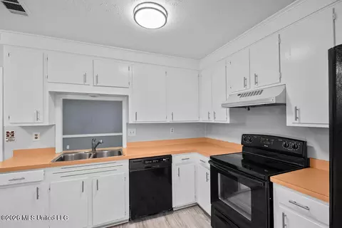 Kitchen - 2853 Pine Circle Dr, Pearl, MS 39208 photo 1 of 2