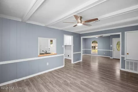 Living - 2853 Pine Circle Dr, Pearl, MS 39208 photo 3 of 3