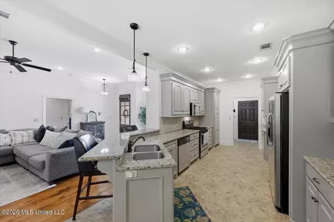 Entry Way - 173 Memory Ln, Madison, MS 39110 photo 2 of 4