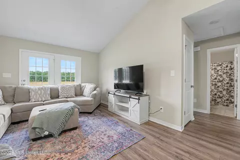 Entry Way - 8137 Ms-613, Lucedale, MS 39452 photo 1 of 4