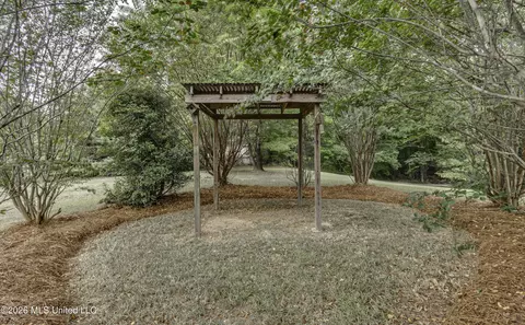 Exterior - 220 Tudor Cir, Brandon, MS 39042 photo 2 of 5