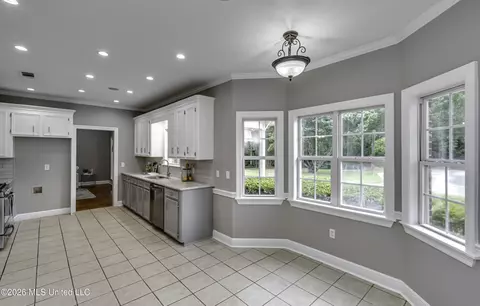 Kitchen - 220 Tudor Cir, Brandon, MS 39042 photo 2 of 9