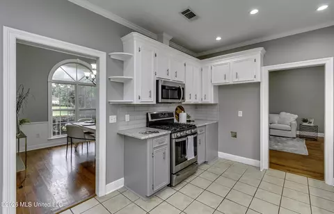 Kitchen - 220 Tudor Cir, Brandon, MS 39042 photo 5 of 9
