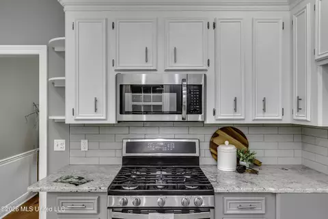 Kitchen - 220 Tudor Cir, Brandon, MS 39042 photo 6 of 9