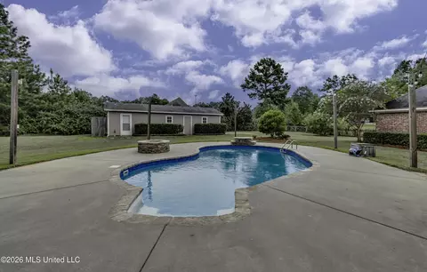 Exterior - 220 Tudor Cir, Brandon, MS 39042 photo 4 of 5