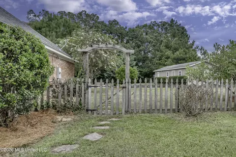 Exterior - 220 Tudor Cir, Brandon, MS 39042 photo 5 of 5