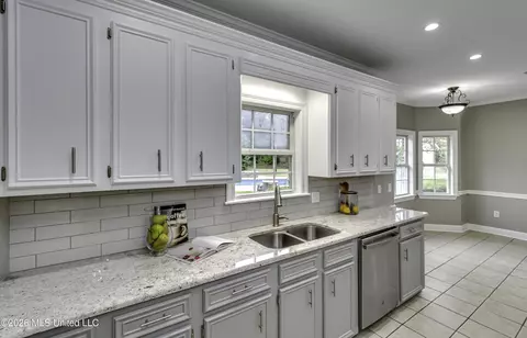 Kitchen - 220 Tudor Cir, Brandon, MS 39042 photo 8 of 9