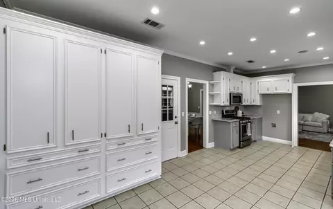 Kitchen - 220 Tudor Cir, Brandon, MS 39042 photo 1 of 9