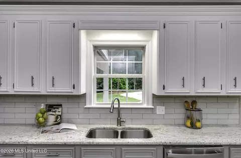 Kitchen - 220 Tudor Cir, Brandon, MS 39042 photo 7 of 9