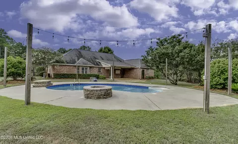 Exterior - 220 Tudor Cir, Brandon, MS 39042 photo 3 of 5