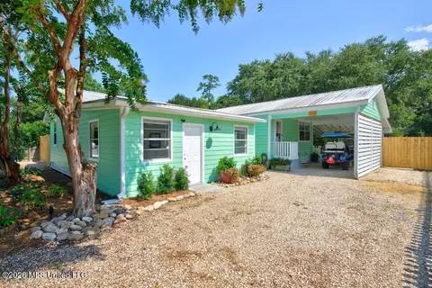 928 Longo St, Waveland, MS 39576