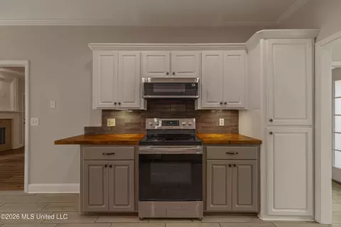Kitchen - 148 Devlin Springs Dr, Madison, MS 39110 photo 4 of 4