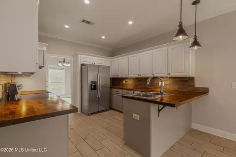 Kitchen - 148 Devlin Springs Dr, Madison, MS 39110 photo 1 of 4