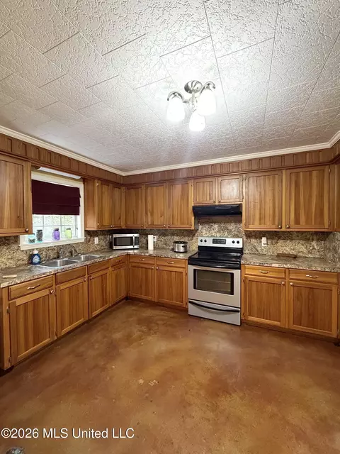 Kitchen - 4142 Mississippi 24, Gloster, MS 39638 photo 4 of 4