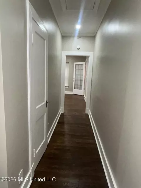 Entry Way - 1746 Myrtle St, Jackson, MS 39202 photo 3 of 5