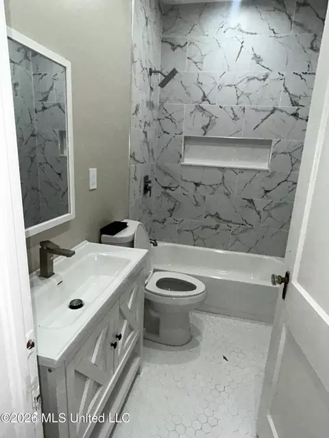 Bath - 1746 Myrtle St, Jackson, MS 39202 photo 6 of 6