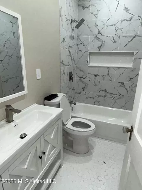 Bath - 1746 Myrtle St, Jackson, MS 39202 photo 5 of 6