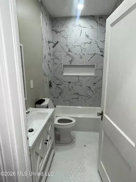Bath - 1746 Myrtle St, Jackson, MS 39202 photo 4 of 6