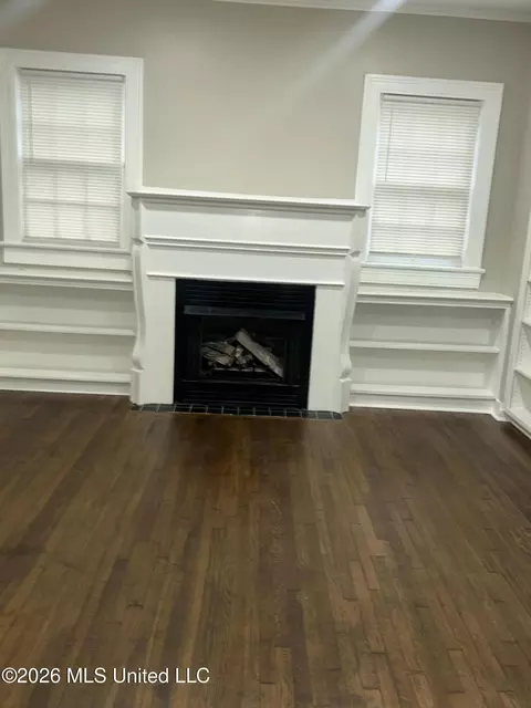Living - 1746 Myrtle St, Jackson, MS 39202 photo 2 of 4