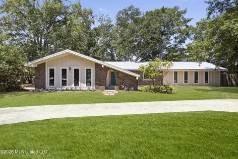 1407 Nicholson Ave, Waveland, MS 39576