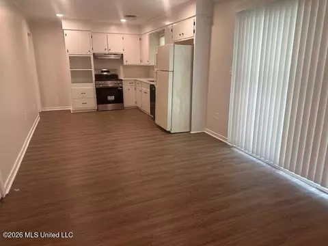 Living - 1319 Dorgan St, Jackson, MS 39204 photo 4 of 4