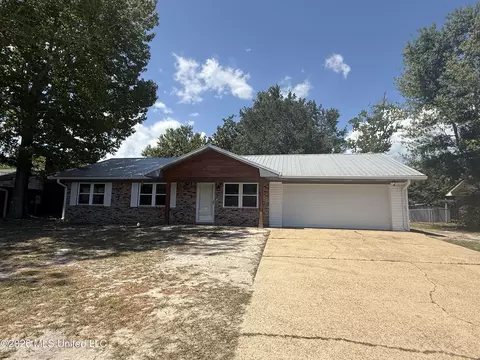 2058 Trailwood Dr, Biloxi, MS 39532