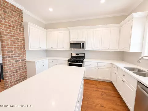Kitchen - 512 Carpenter Cv, Madison, MS 39110 photo 3 of 3