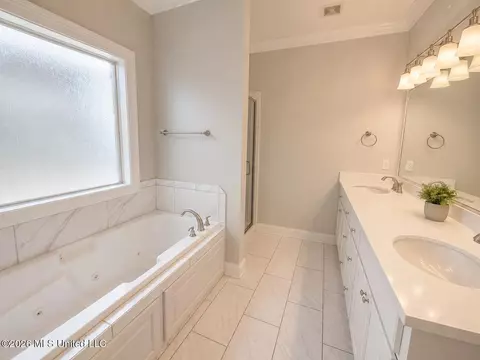 Bath - 512 Carpenter Cv, Madison, MS 39110 photo 1 of 1