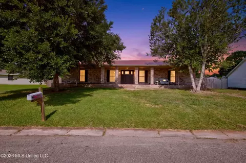 210 Idlewood Dr, Waveland, MS 39576