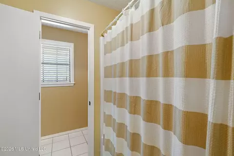 Bath - 108 Pinecrest St, Collins, MS 39428 photo 4 of 5