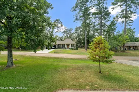 Exterior - 108 Pinecrest St, Collins, MS 39428 photo 4 of 7