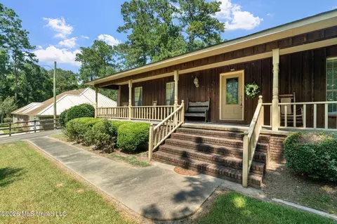 Exterior - 108 Pinecrest St, Collins, MS 39428 photo 1 of 7