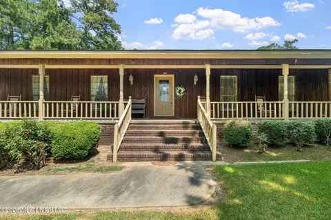 Exterior - 108 Pinecrest St, Collins, MS 39428 photo 2 of 7