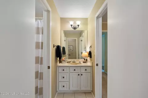 Bath - 108 Pinecrest St, Collins, MS 39428 photo 3 of 5
