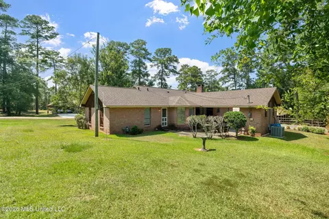 Exterior - 108 Pinecrest St, Collins, MS 39428 photo 6 of 7