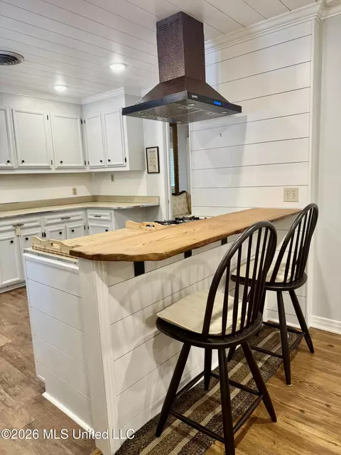 Kitchen - 30 Oakhurst Dr, Natchez, MS 39120 photo 11 of 16