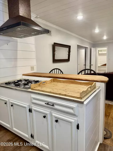 Kitchen - 30 Oakhurst Dr, Natchez, MS 39120 photo 13 of 16