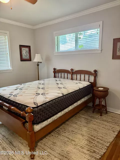 Bedroom - 30 Oakhurst Dr, Natchez, MS 39120 photo 3 of 5
