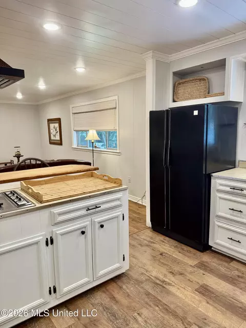 Kitchen - 30 Oakhurst Dr, Natchez, MS 39120 photo 9 of 16