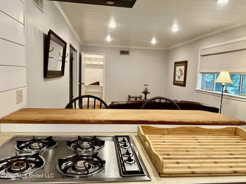 Kitchen - 30 Oakhurst Dr, Natchez, MS 39120 photo 16 of 16