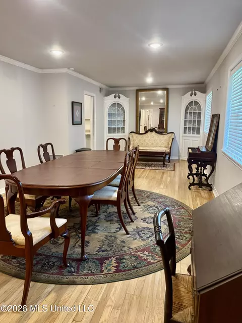Dining - 30 Oakhurst Dr, Natchez, MS 39120 photo 4 of 5