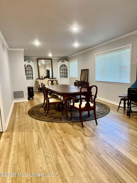 Dining - 30 Oakhurst Dr, Natchez, MS 39120 photo 5 of 5