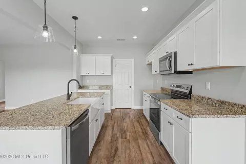 Kitchen - 530 Cherry Tree Ln, Coldwater, MS 38618 photo 1 of 2