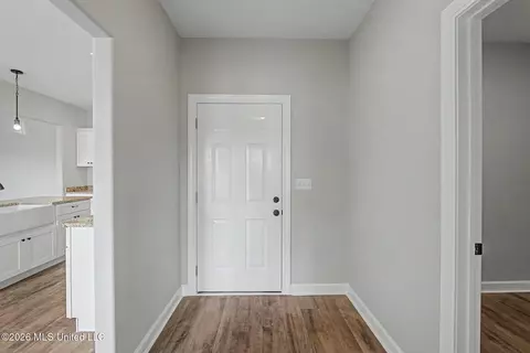 Entry Way - 530 Cherry Tree Ln, Coldwater, MS 38618 photo 4 of 6
